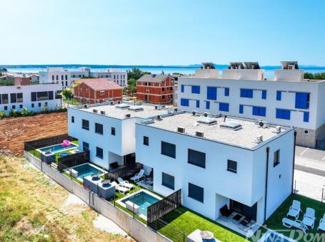Moderna dvojna kuća s bazenom- Privlak Dalmacija