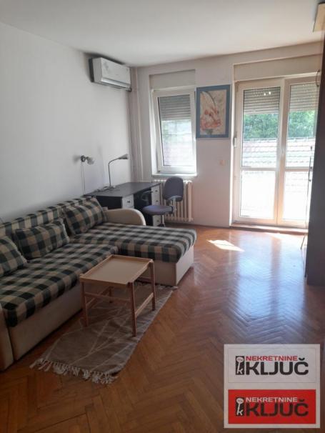 Garsonjera na Grbavici, 29 m², 2. sprat