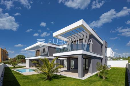 Istra, Pomer, unikatna, moderna villa 20 m od mora 417 m²