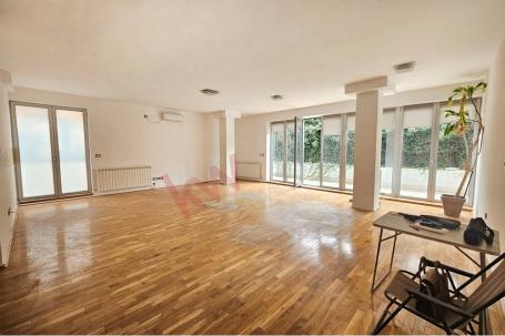
				Poslovni prostor, 140 m2, garažno mesto, Neimar
			