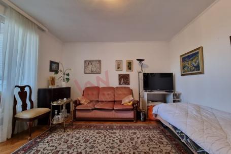 
				Karaburma, jednoiposoban uknjižen stan, 32 m² (merena površina 44 m²)
			