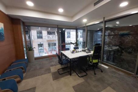 
				Poslovni prostor u poslovnoj zgradi A+ klase, Hram, 180m2
			